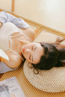 父母谈恋爱被女儿撞见瞬间害羞